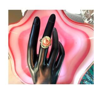 Vintage Victorian Pink Rose Cameo Signet ring, in Silver tone, Unmarked